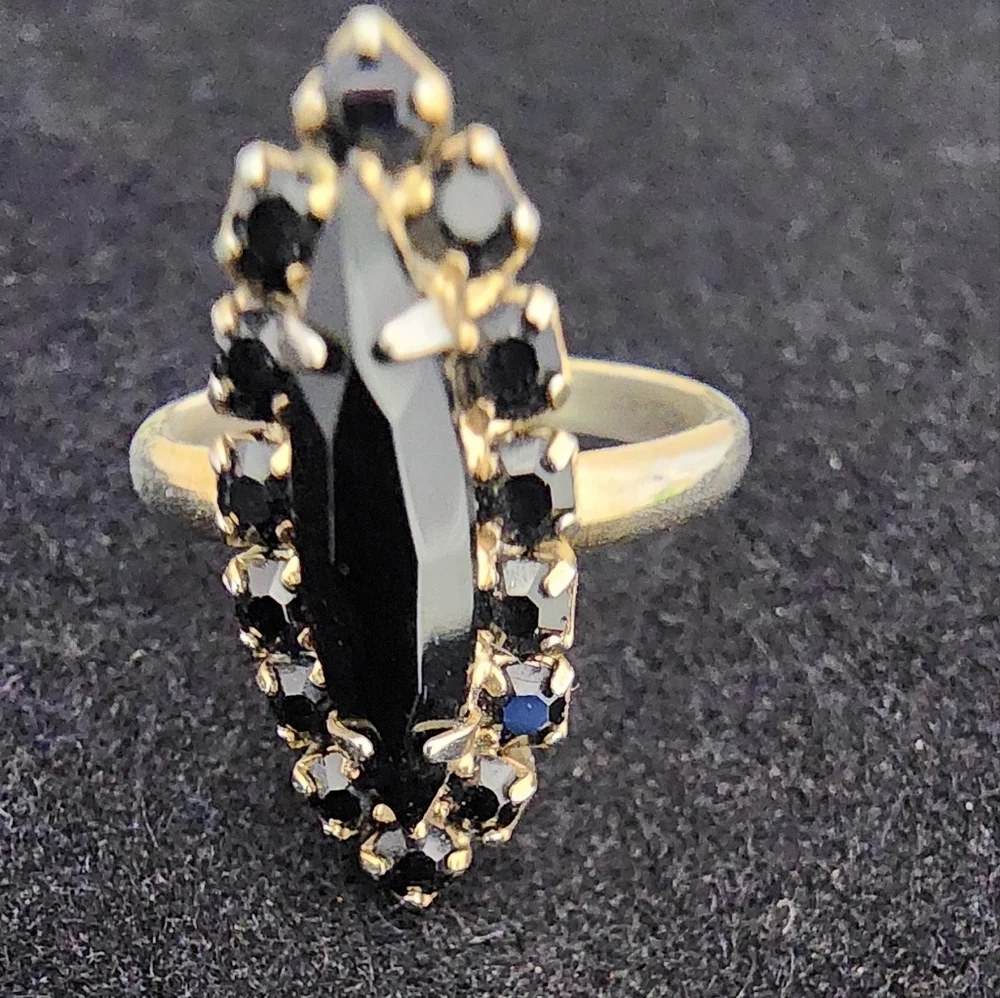 SE11 Elegant Black and Gold Adjustable Costume Ring